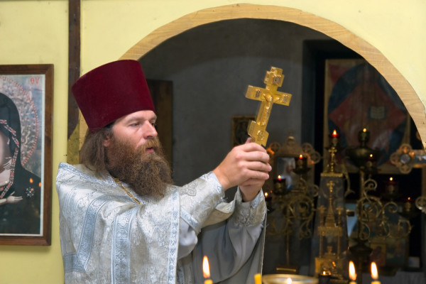 depositphotos_1115880-stock-photo-the-russian-orthodox-priest.jpg
